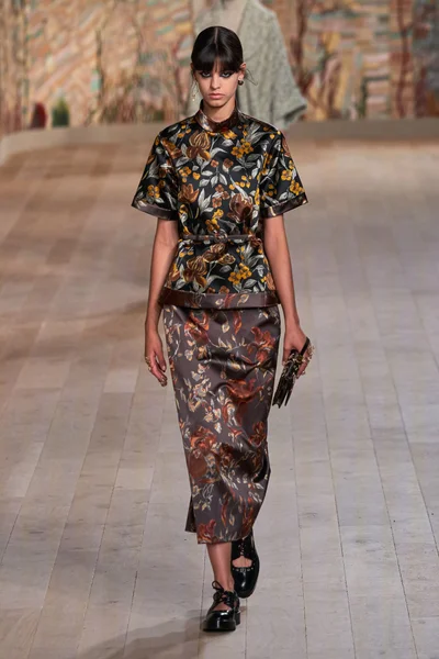 Look 27